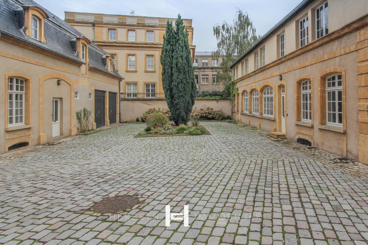 H-Bnb - Les Meubles Du 1 Bed and Breakfast Metz Eksteriør billede