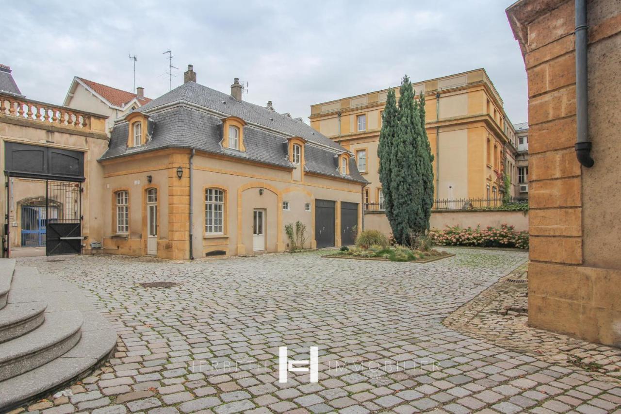 H-Bnb - Les Meubles Du 1 Bed and Breakfast Metz Eksteriør billede